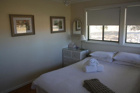 Rabbiters Hut - Grafton Accommodation 4