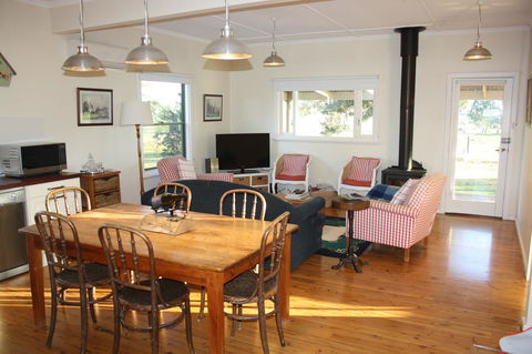 Rabbiters Hut - Grafton Accommodation 6