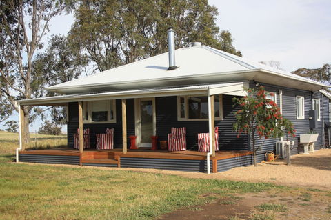 Rabbiters Hut - Grafton Accommodation 0