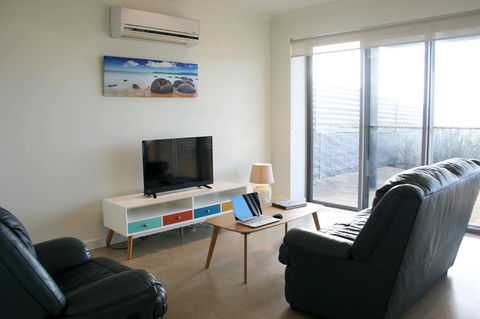 Penneshaw Oceanview Apartments - Grafton Accommodation 11