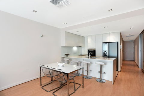 Breeze Beachfront Apartment - Grafton Accommodation 10