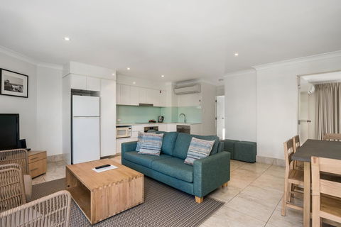 Bayview Beachfront Apartments, In Town Right On The Beach - Grafton Accommodation 41