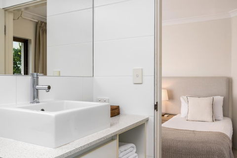 Bayview Beachfront Apartments, In Town Right On The Beach - Grafton Accommodation 31