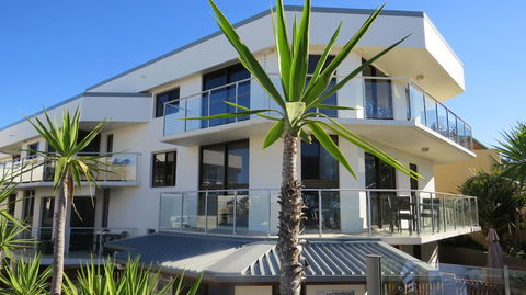 Bayview Beachfront Apartments, In Town Right On The Beach - Grafton Accommodation 14