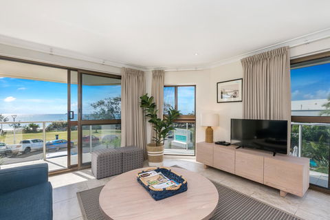 Bayview Beachfront Apartments, In Town Right On The Beach - Grafton Accommodation 36