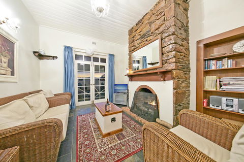 Vineyard Cottage BnB - Grafton Accommodation 3