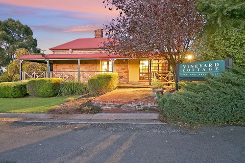 Vineyard Cottage BnB - Grafton Accommodation 8