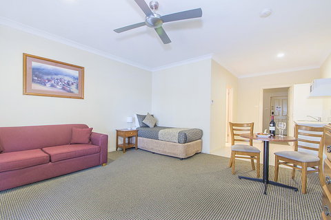 Clare Country Club - Grafton Accommodation 10