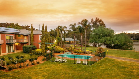 Clare Country Club - Grafton Accommodation 0