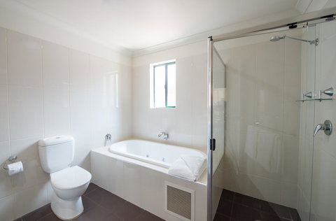 Clare Country Club - Grafton Accommodation 12