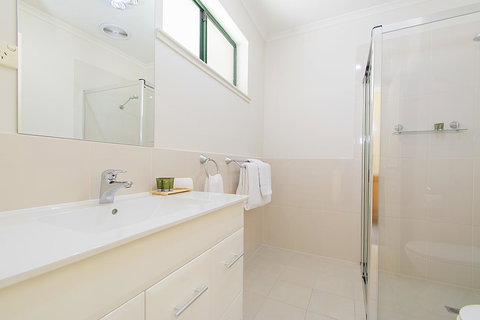 Clare Country Club - Grafton Accommodation 9