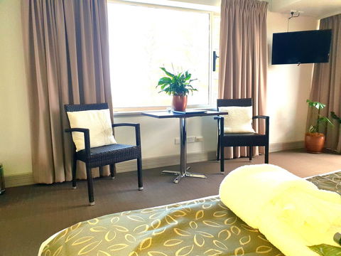 Nightcap At Hotel Victor - Grafton Accommodation 10