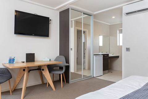 Mick O\'Sheas - Grafton Accommodation 1