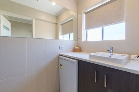 Mick O\'Sheas - Grafton Accommodation 26