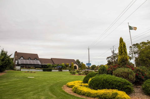 Mick O\'Sheas - Grafton Accommodation 35
