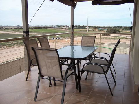 Relax On Par - Grafton Accommodation 11