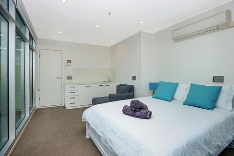 Glenelg Skyline Penthouse - Grafton Accommodation 12