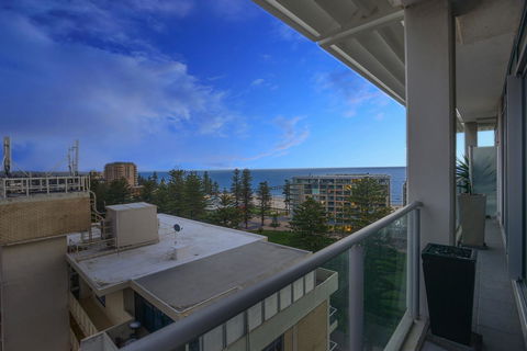 Glenelg Skyline Penthouse - Grafton Accommodation 5