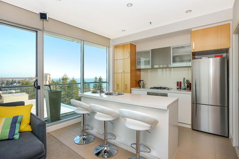 Glenelg Skyline Penthouse - Grafton Accommodation 9