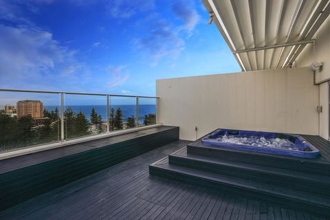 Glenelg Skyline Penthouse - Grafton Accommodation 2