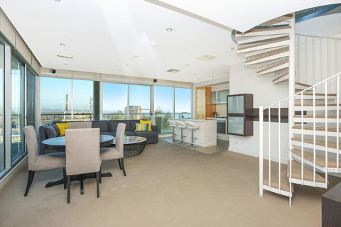 Glenelg Skyline Penthouse - Grafton Accommodation 40