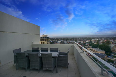 Glenelg Skyline Penthouse - Grafton Accommodation 11