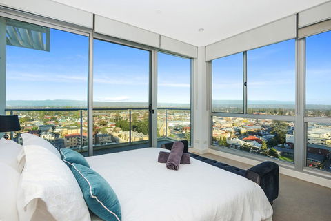 Glenelg Skyline Penthouse - Grafton Accommodation 43