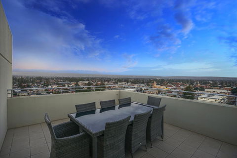 Glenelg Skyline Penthouse - Grafton Accommodation 34