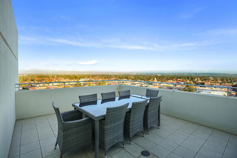 Glenelg Skyline Penthouse - Grafton Accommodation 39