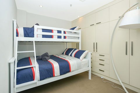 Glenelg Skyline Penthouse - Grafton Accommodation 44