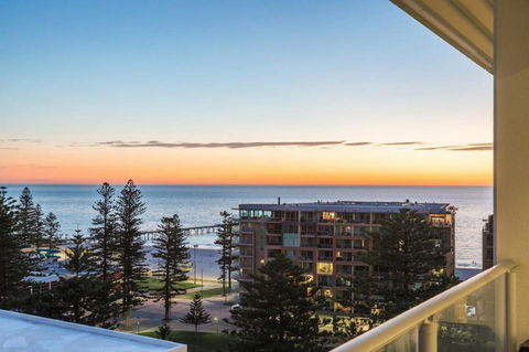 Glenelg Skyline Penthouse - Grafton Accommodation 3