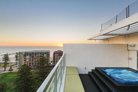Glenelg Skyline Penthouse - Grafton Accommodation 27
