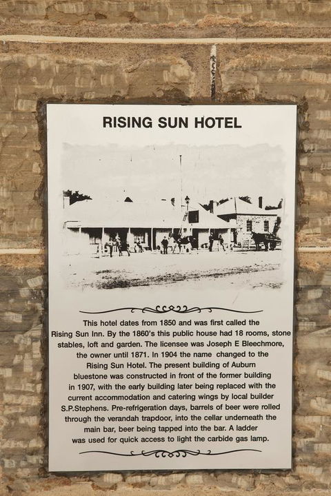 The Rising Sun Hotel - Grafton Accommodation 3