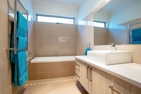 Seasalt - Grafton Accommodation 12