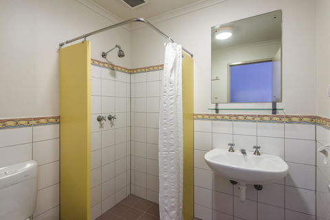YHA Adelaide Central - Grafton Accommodation 40