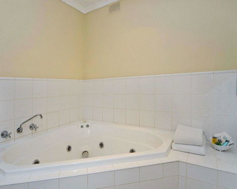 Comfort Inn Victor Harbor - Grafton Accommodation 6
