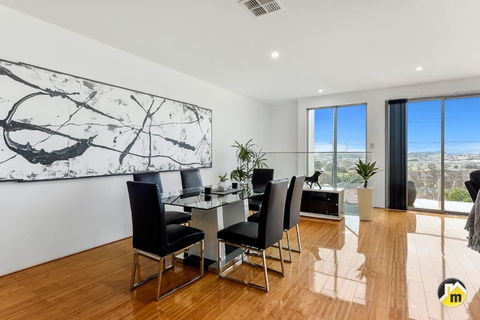 BENGALEE EXECUTIVE TOWNHOUSE- MODERN & STYLISH - Grafton Accommodation 13