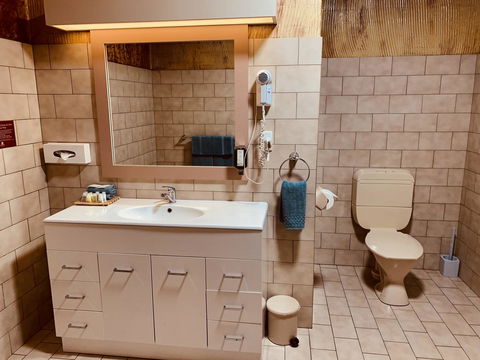 Desert Cave Hotel - Grafton Accommodation 9