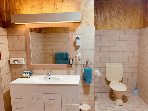 Desert Cave Hotel - Grafton Accommodation 8