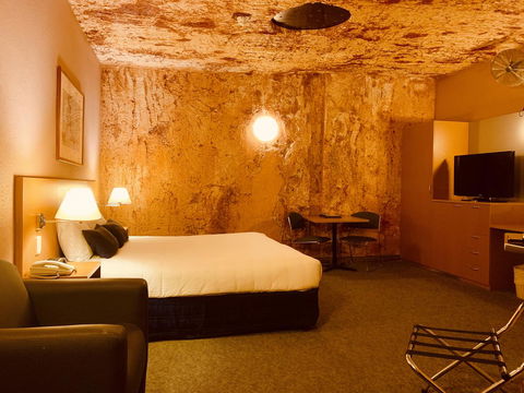 Desert Cave Hotel - Grafton Accommodation 18