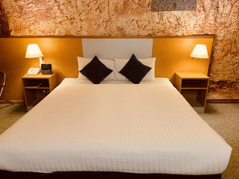 Desert Cave Hotel - Grafton Accommodation 1