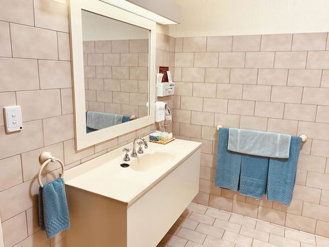 Desert Cave Hotel - Grafton Accommodation 21