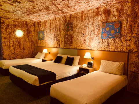 Desert Cave Hotel - Grafton Accommodation 33