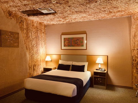 Desert Cave Hotel - Grafton Accommodation 12