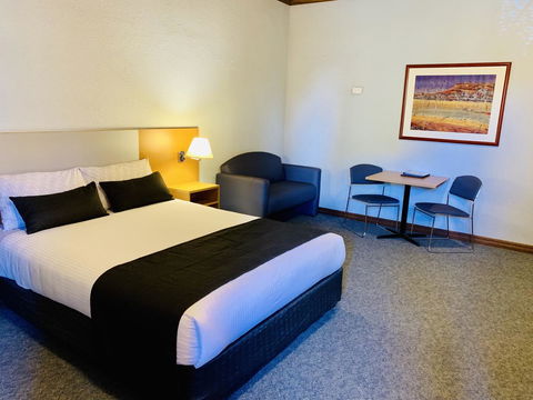 Desert Cave Hotel - Grafton Accommodation 19