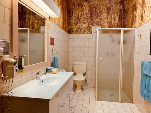 Desert Cave Hotel - Grafton Accommodation 5