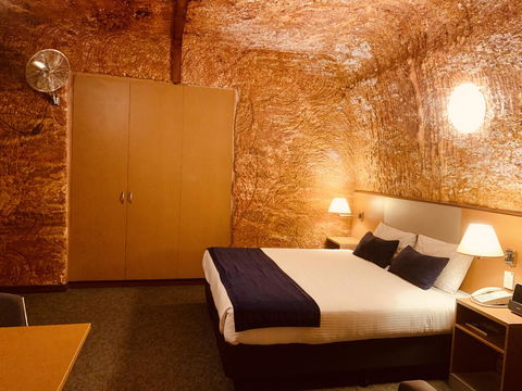 Desert Cave Hotel - Grafton Accommodation 14