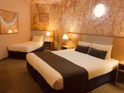 Desert Cave Hotel - Grafton Accommodation 24