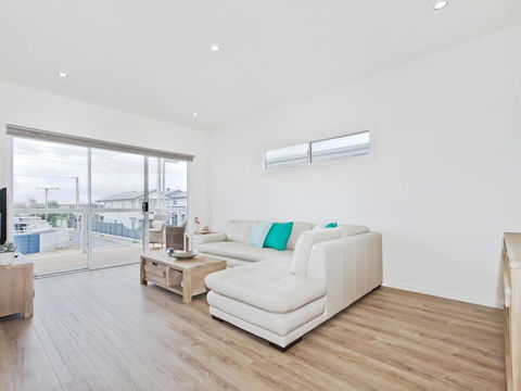 Seas The Day - Grafton Accommodation 3