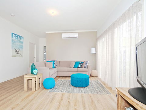 Seas The Day - Grafton Accommodation 7